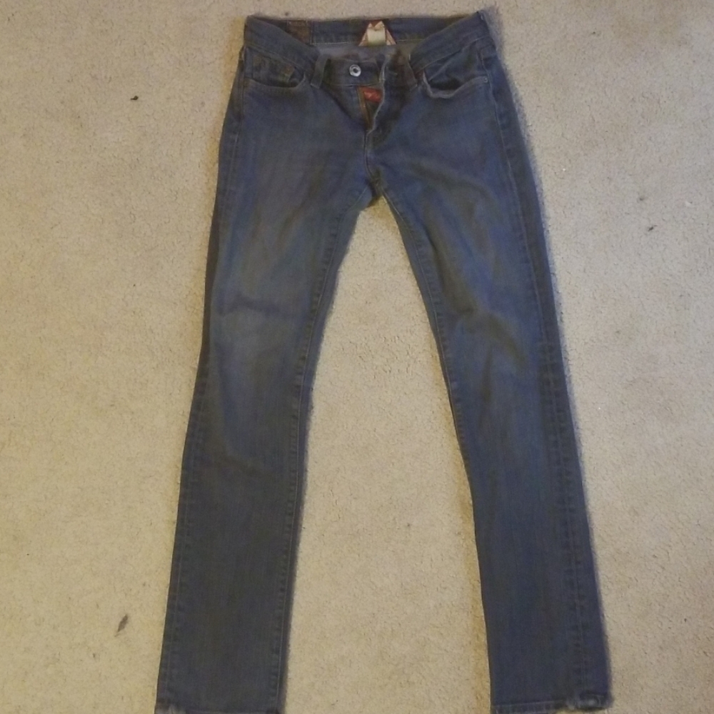 Lucky Jean's 00/24